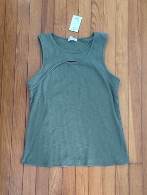 Nine West Assymetrical Olive Green Ribbed Cutout Keyhole Tank